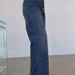 Classic Blue Jeans - Image 3
